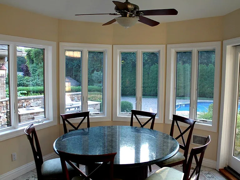 breakfast area