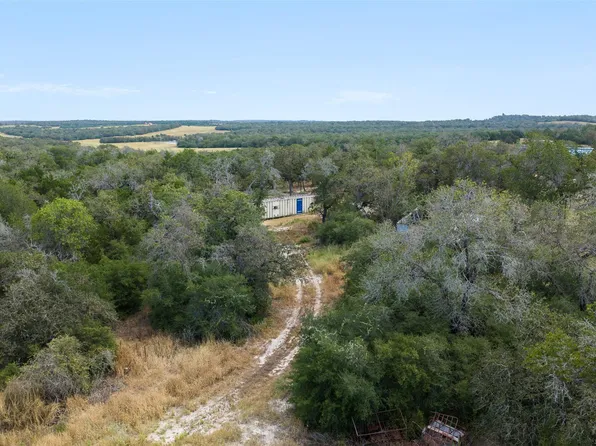 3301 Chuckwagon Rd, Luling, TX 78648