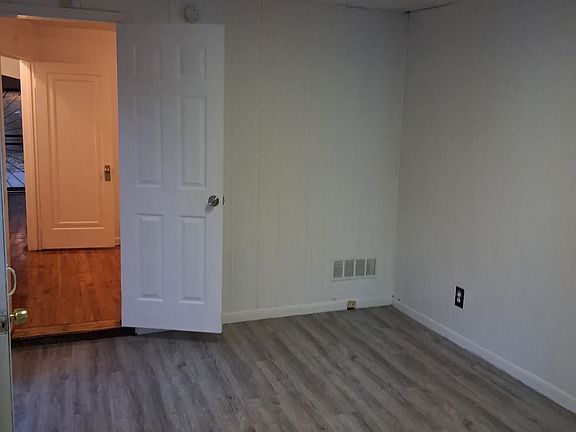 5th image of 20269 Elkhart St