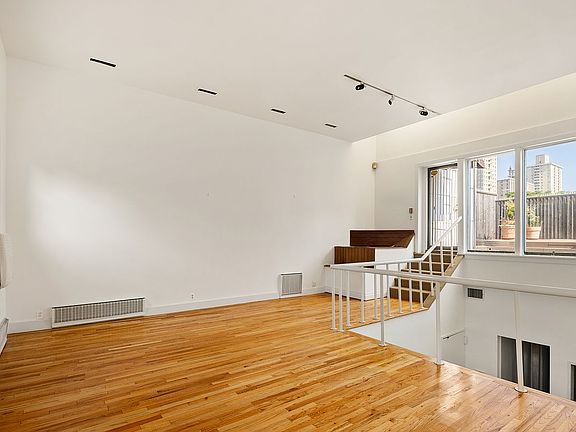 4th image of 36 W 88th St APT 4
