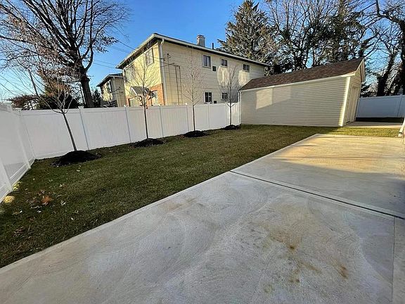 3rd image of 600 Metropolitan Ave Floor 1