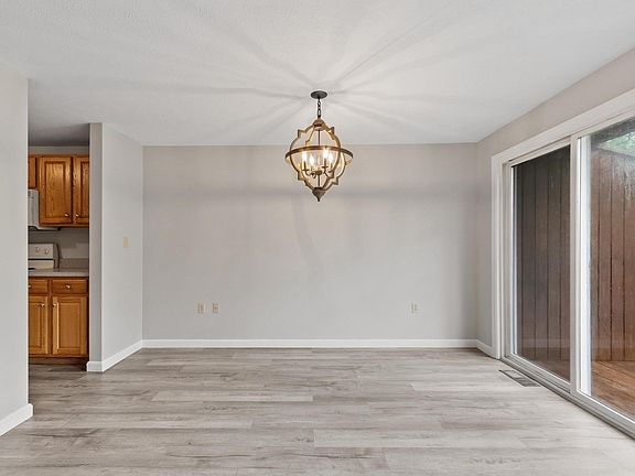 4th image of 9 Green Briar Rd #9