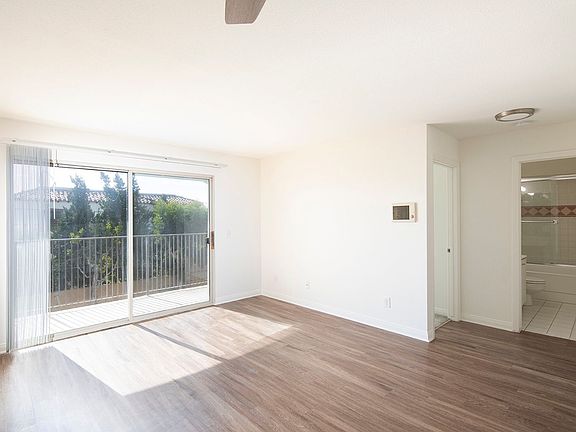 2nd image of 5530 La Jolla Blvd Unit 2D