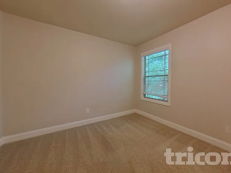 817 Crescent Way — Photo 15
