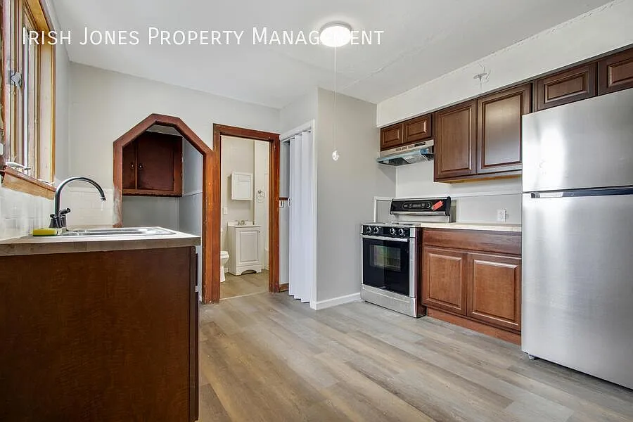Building Photo - 56 Fredro St #2