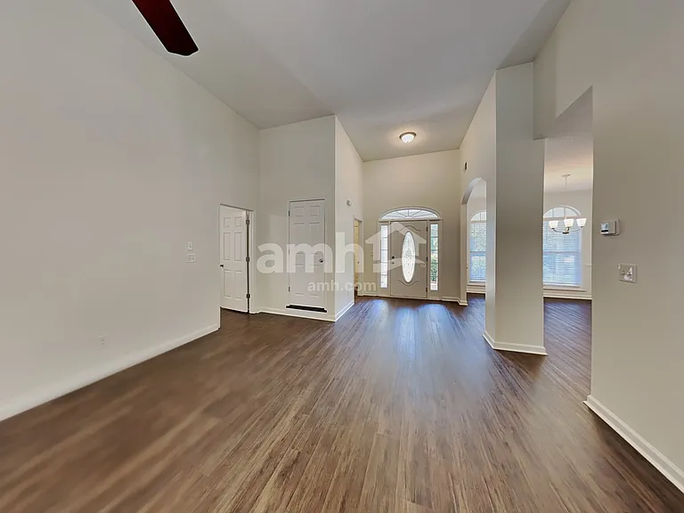 805 Lincoln Sq — Photo 9