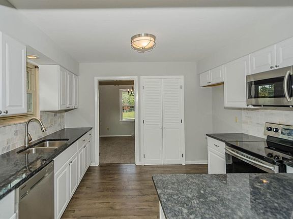 5th image of 1883 Fullerton Dr