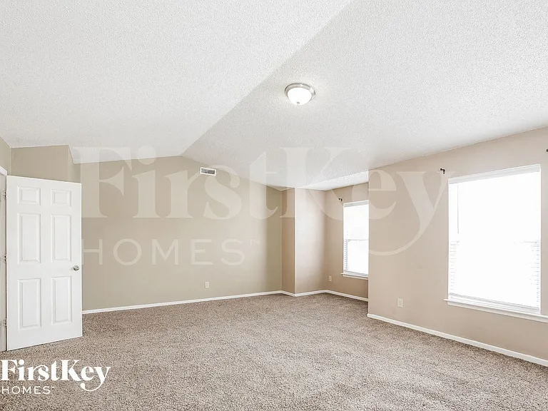 10019 Olympic Cir — Photo 7