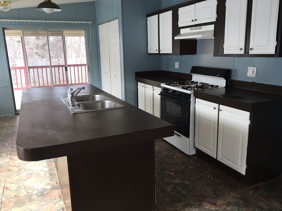 Large Island In Kitchen