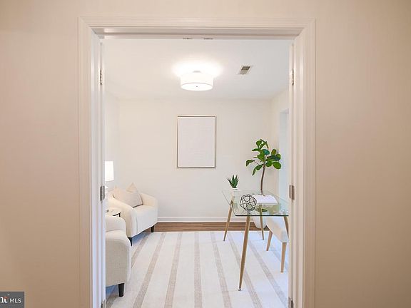 4th image of 1405 Argall Pl