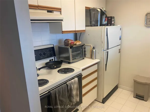 99 Harbour Sq #3005, Toronto, ON M5J 2H2