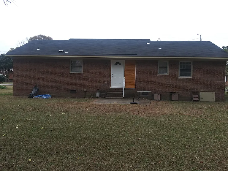 924 Spruce St — Photo 14
