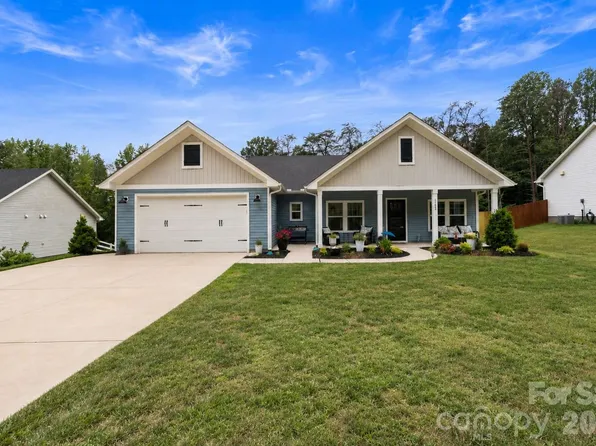 1002 Westminster Dr, Statesville, NC 28677