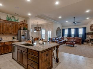 300 Sir Guy Ct, Saginaw, TX 76179