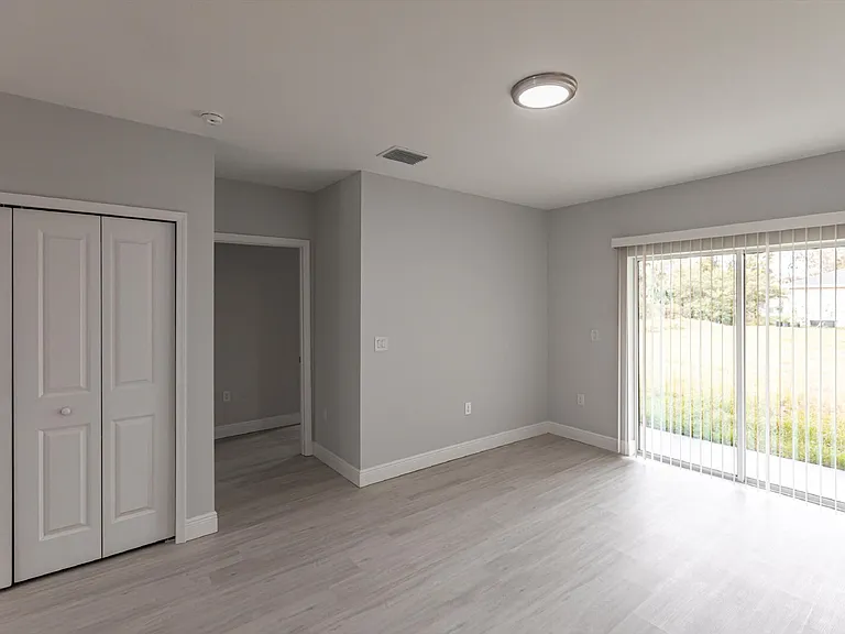 2113 Como St — Photo 8