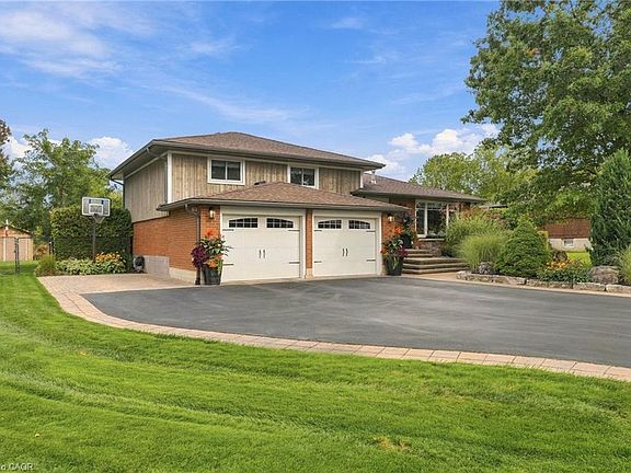 2nd image of 826 Millgrove Side Rd