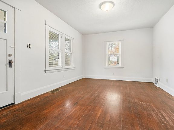 3rd image of 12 Bouquet Ave