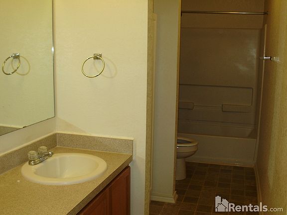 4th image of 210 Shadbush St
