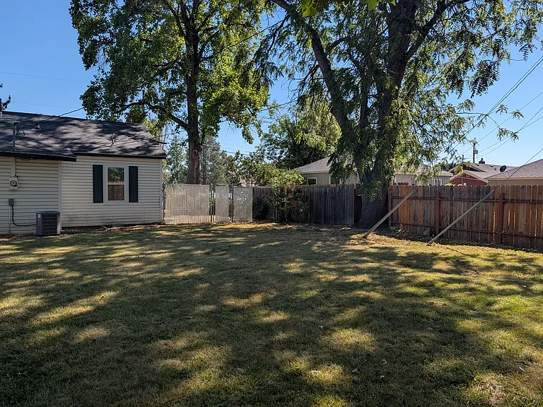 1511 Rochester St — Photo 3