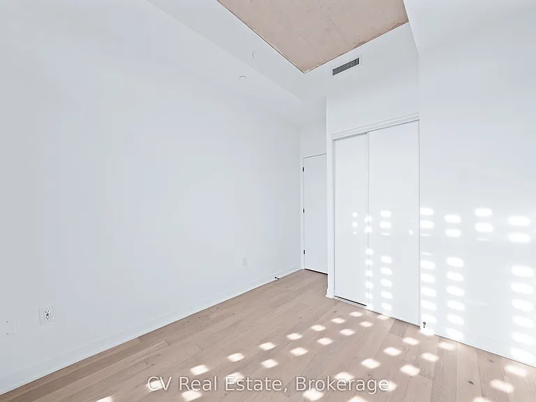 2625 Dundas St W #810 — Photo 15