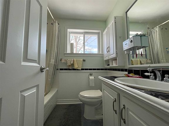 3rd image of 5433 Spruce Ave