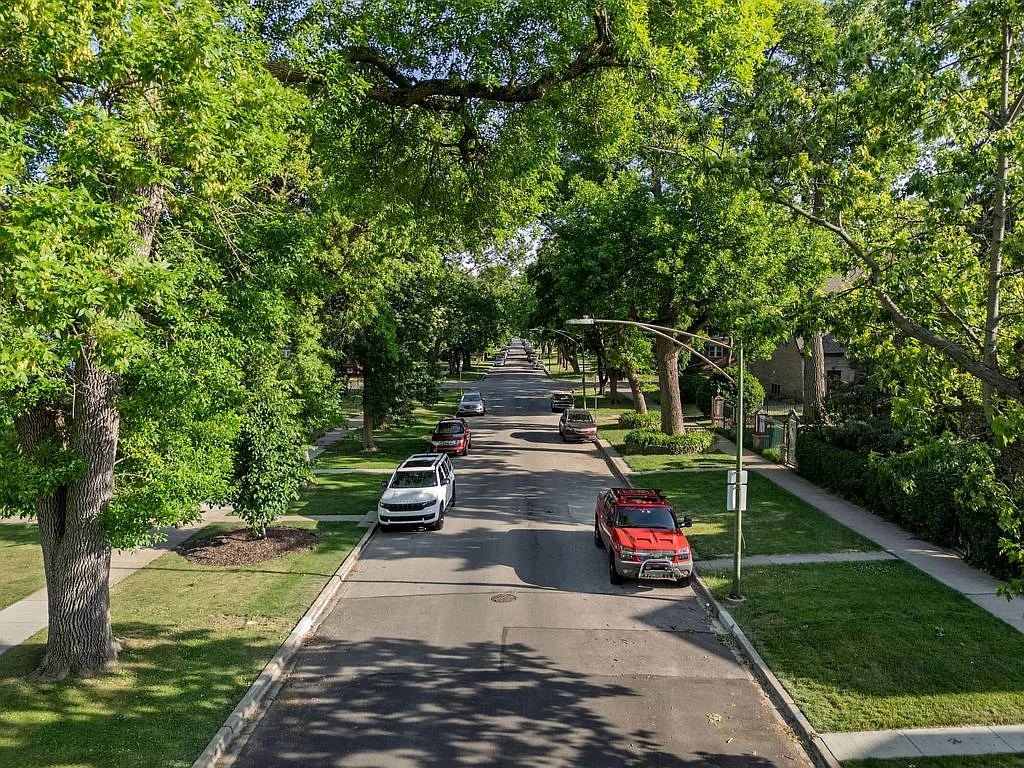 5 bed, 4000 sqft, $10,500 — Photo 3