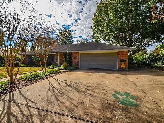 2nd image of 1202 Hollis Dr
