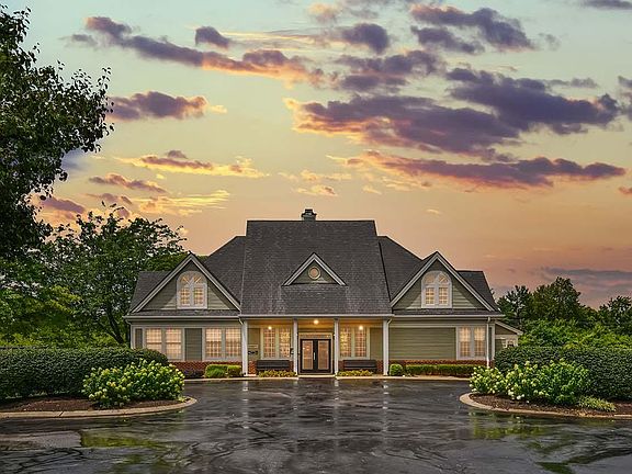 2nd image of 251 Chippendale Cir #1222