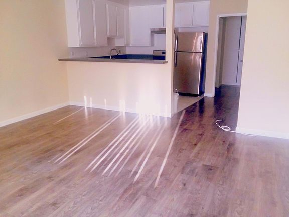 3rd image of 3533 Keystone Ave #37