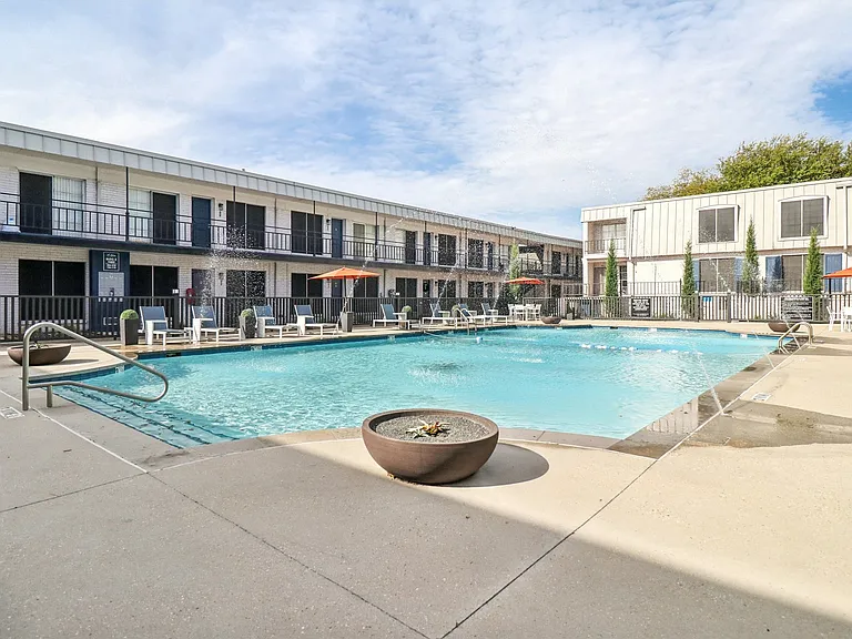 The Ashley at Bluffview Apartments — Photo 22