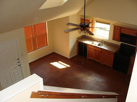 2nd image of 118 Meadow Park Cir