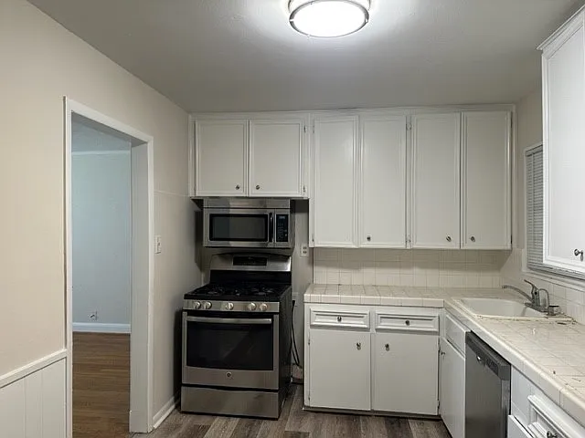 230 Laurel St — Photo 3