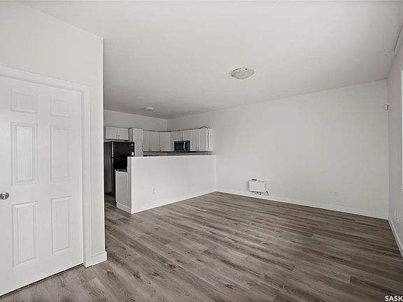 3rd image of 1337 Athol STREET