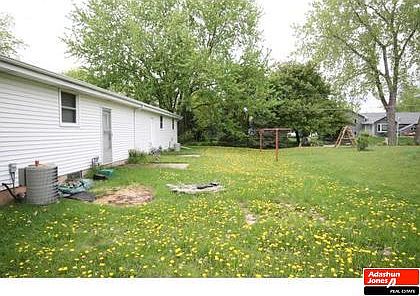 2nd image of 1460 Manitowoc Rd