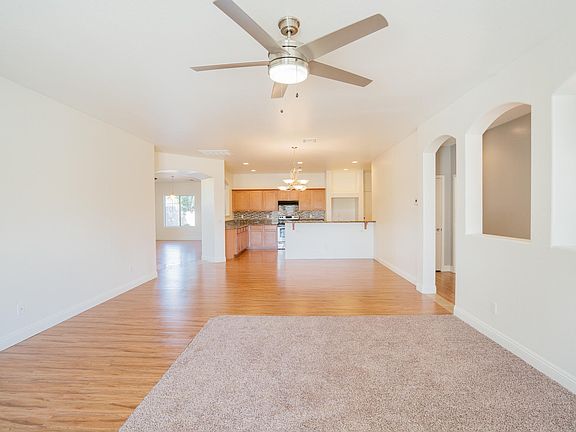 4th image of 17495 W Elaine Dr