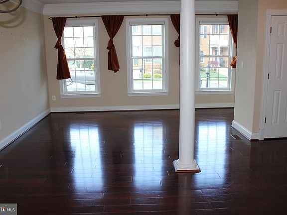 4th image of 41833 Bristow Manor Dr