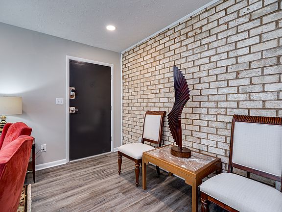 2nd image of 827 Wilmington Ave APT 6