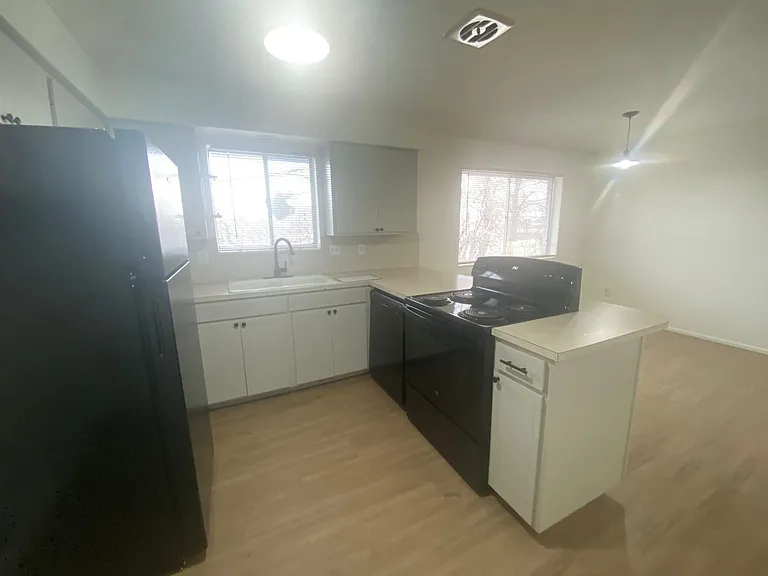 1428 W 300 N — Photo 11