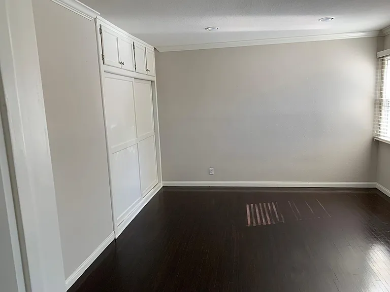 9030 Swinton Ave — Photo 17