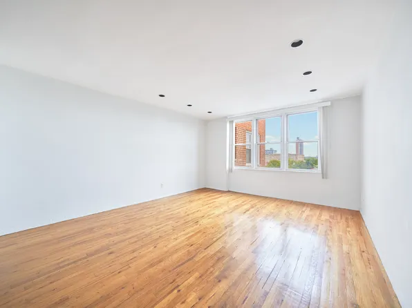 1530 East 8th Street image 5 of 11