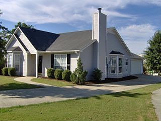 Lovely, updated garden home in desirable neighborhood.