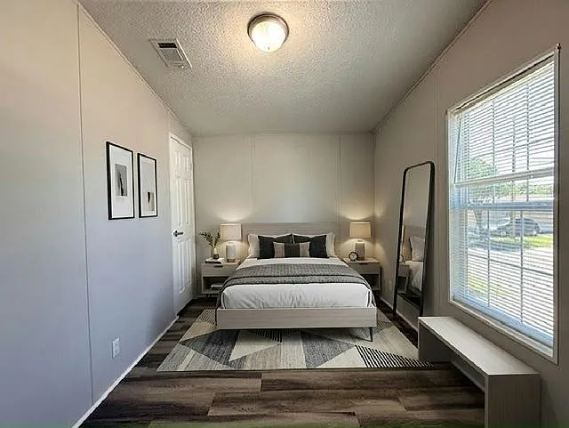 3 bed, 2.0 bath, 924 sqft, $1,810 — Photo 4