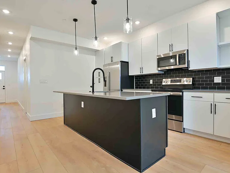 2641 4th St NE #2 — Photo 3
