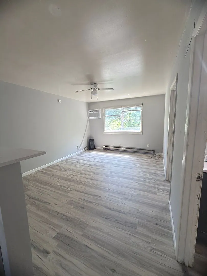 6160 N. East Circle Dr. — Photo 3