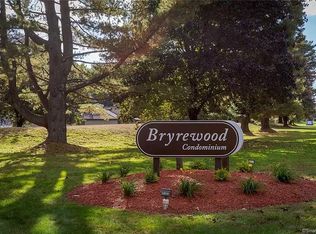 601 Twin Circle Dr Unit 601, South Windsor, CT 06074