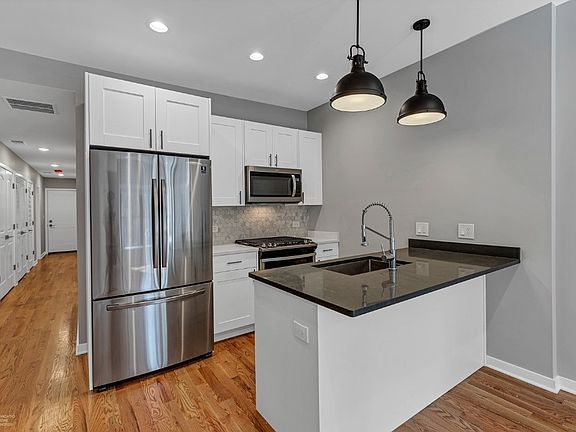4th image of 1348 W Bryn Mawr Ave #1B