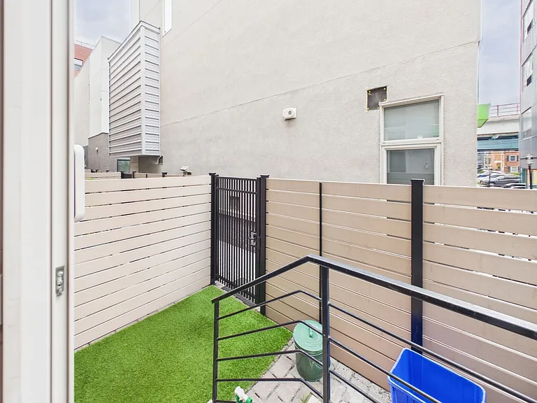1129 N Hope St — Photo 19