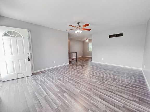 2nd image of 5101 NE 58th St