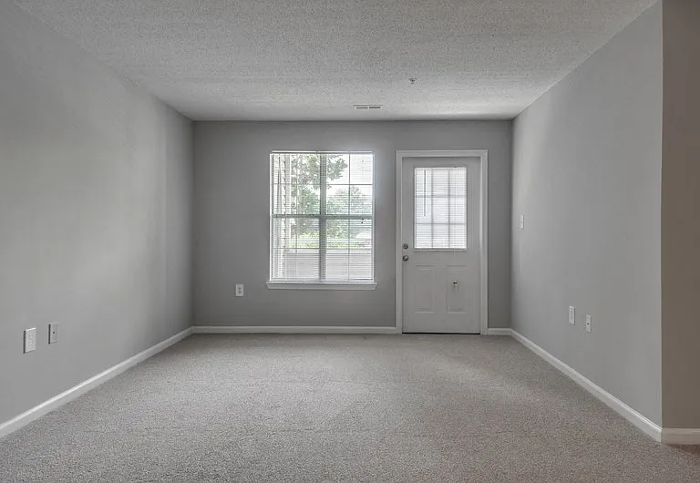 Woodburn Apartments — Photo 20