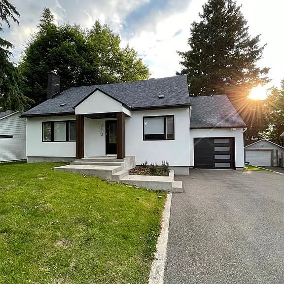 2112 Alta Vista Dr — Photo 1
